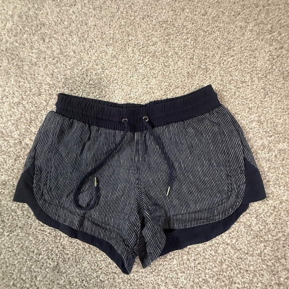 Athleta Navy White Double layer Fall Pinstripe Drawstring Shorts – Size 0 - Picture 1 of 5
